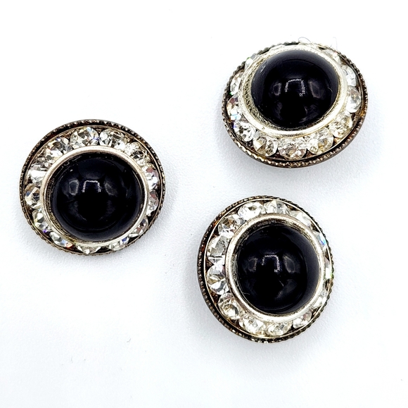 Thirty-Nine Assorted Antique And Vintage Rhinestone Buttons - Picture 16 of 16